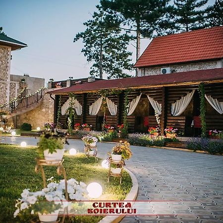 Curtea Boierului Hotel Peresecina Екстериор снимка