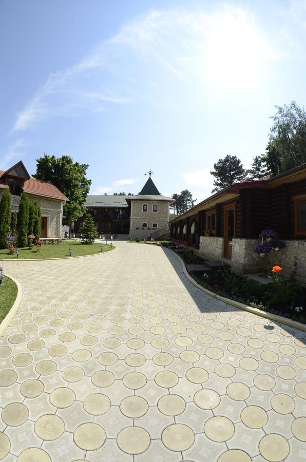 Curtea Boierului Hotel Peresecina Екстериор снимка