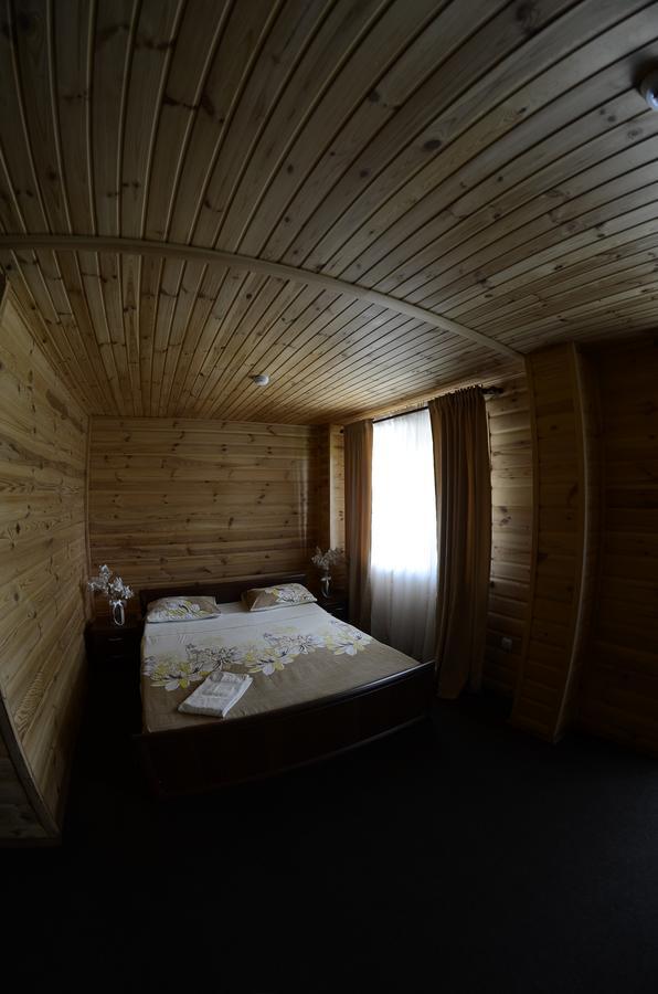 Curtea Boierului Hotel Peresecina Екстериор снимка