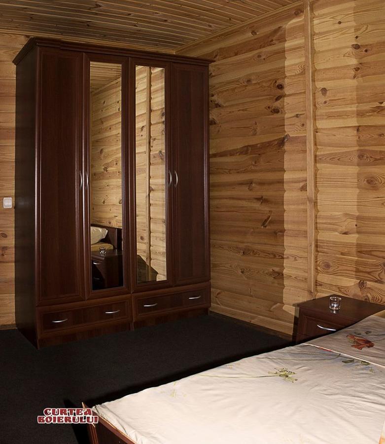 Curtea Boierului Hotel Peresecina Екстериор снимка