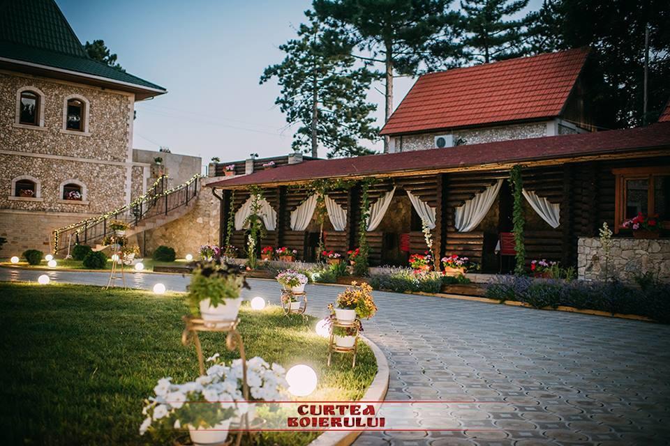 Curtea Boierului Hotel Peresecina Екстериор снимка
