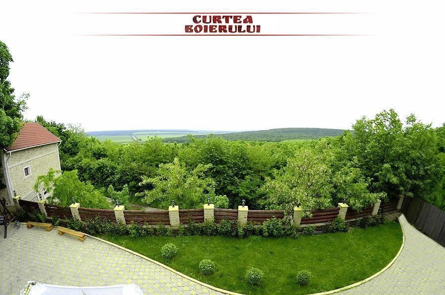Curtea Boierului Hotel Peresecina Екстериор снимка